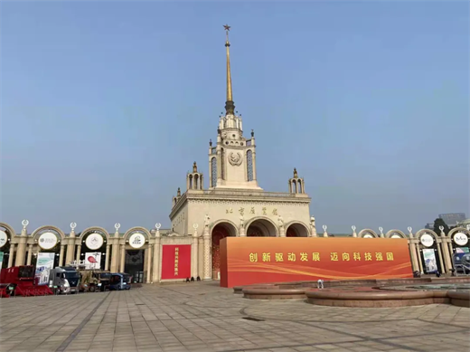 科德数控大型五kaiyun网站轴加工中心亮相国家“十三五”科技创新成就展(图3)