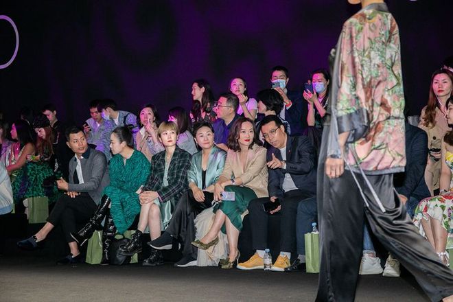 Kaiyun网址 开云向中国古典主义致敬 青色发布全新2021春夏系列(图2)