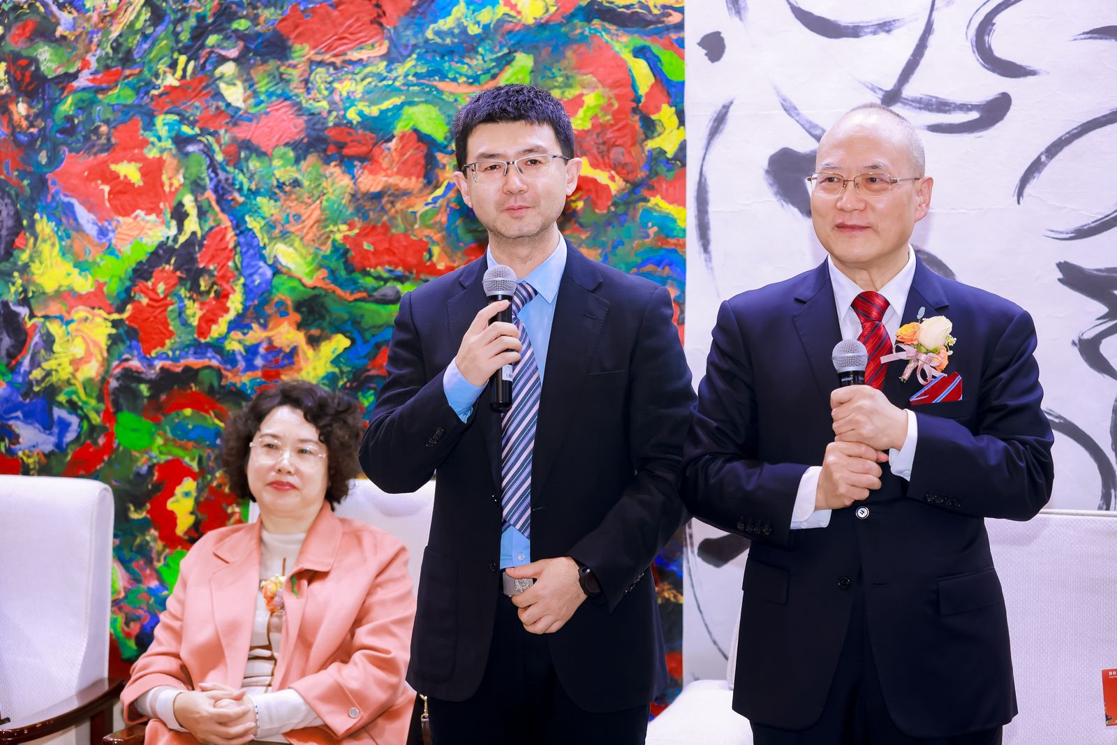 “文化思KAIYUN网页 开云com想统摄医学科技人文艺术融合血管外科”医学人文研讨会-生命然象·景在平爱心书画艺术展亮相东莞(图8)