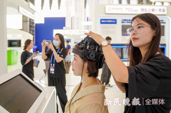 回眸2023 新kaiyun网站民晚报年终图集①：“AI”生活(图10)