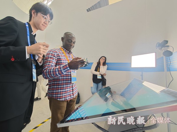 回眸2023 新kaiyun网站民晚报年终图集①：“AI”生活(图13)
