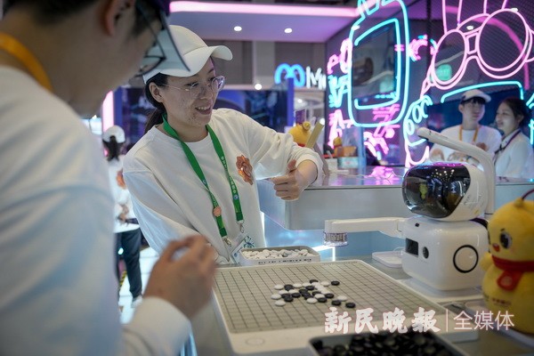 回眸2023 新kaiyun网站民晚报年终图集①：“AI”生活(图15)