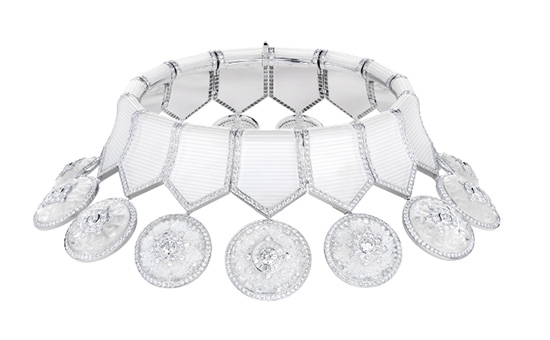 Boucheron 推出2024新一季高级珠宝系列 时装元素kaiyun网站展现纯粹之美(图2)