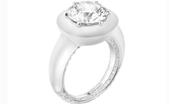 Boucheron 推出2024新一季高级珠宝系列 时装元素kaiyun网站展现纯粹之美(图4)
